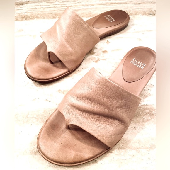 Eileen Fisher Edge Slide Sandal in Barley; Size 8; Includes Box and Dust Bag - Picture 5 of 15